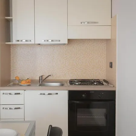 Stylish Le Fontane 1 Bedroom Sleeps 2 Num0754 Apartment