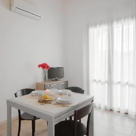 Stylish Le Fontane 1 Bedroom Sleeps 2 Num0754 Apartment Villasimius