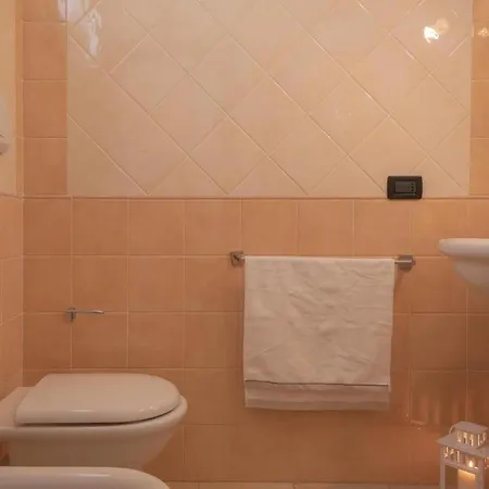 Stylish Le Fontane 1 Bedroom Sleeps 2 Num0754 *