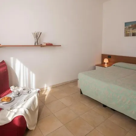 Stylish Le Fontane 1 Bedroom Sleeps 2 Num0754 *